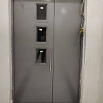 Дополнительное изображение Дверь стальная входная с тремя стеклами ДСН С3 №2